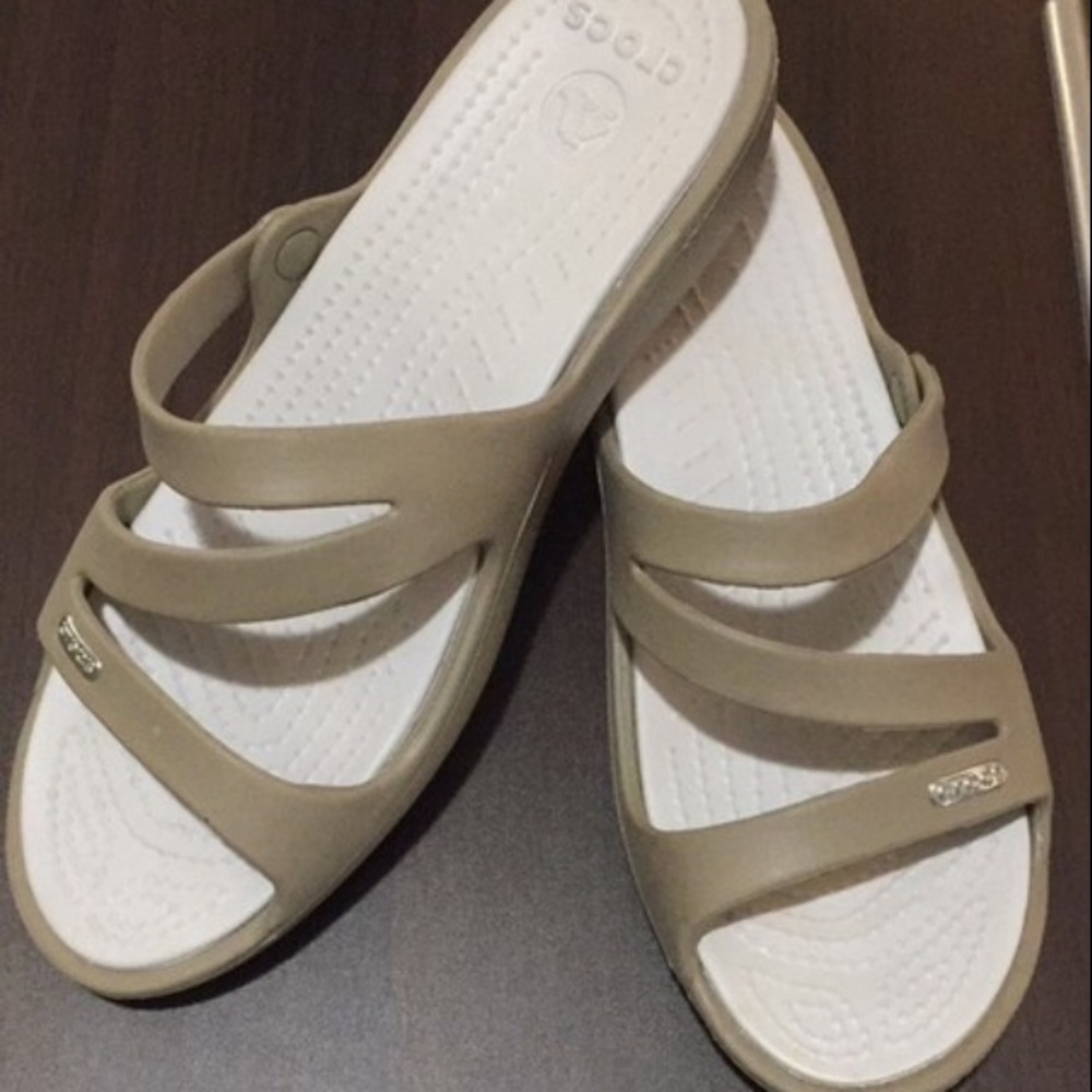 NW/OT Crocs sandals size 8
